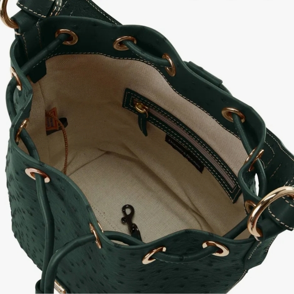 🔥NEW w/tags Dooney & Bourke Ostrich Embossed Leather Drawstring In Forest, Gold - Picture 2 of 4